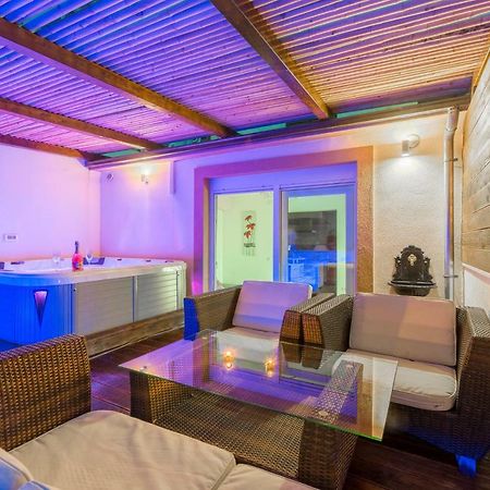 Alena Luxury Apartment With Jacuzzi スプリト エクステリア 写真