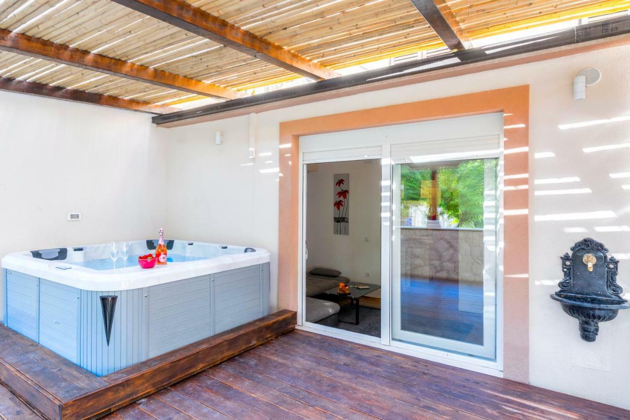 Alena Luxury Apartment With Jacuzzi スプリト エクステリア 写真