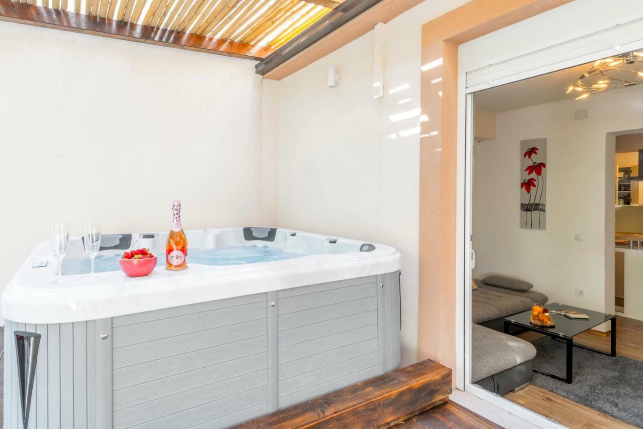Alena Luxury Apartment With Jacuzzi スプリト エクステリア 写真