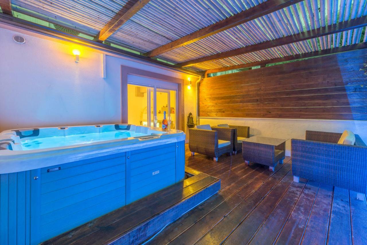 Alena Luxury Apartment With Jacuzzi スプリト エクステリア 写真