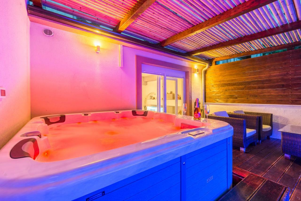 Alena Luxury Apartment With Jacuzzi スプリト エクステリア 写真