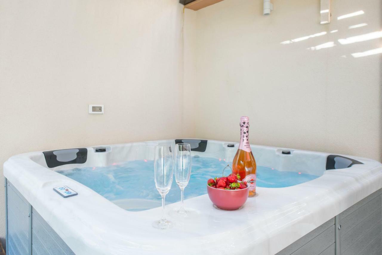 Alena Luxury Apartment With Jacuzzi スプリト エクステリア 写真